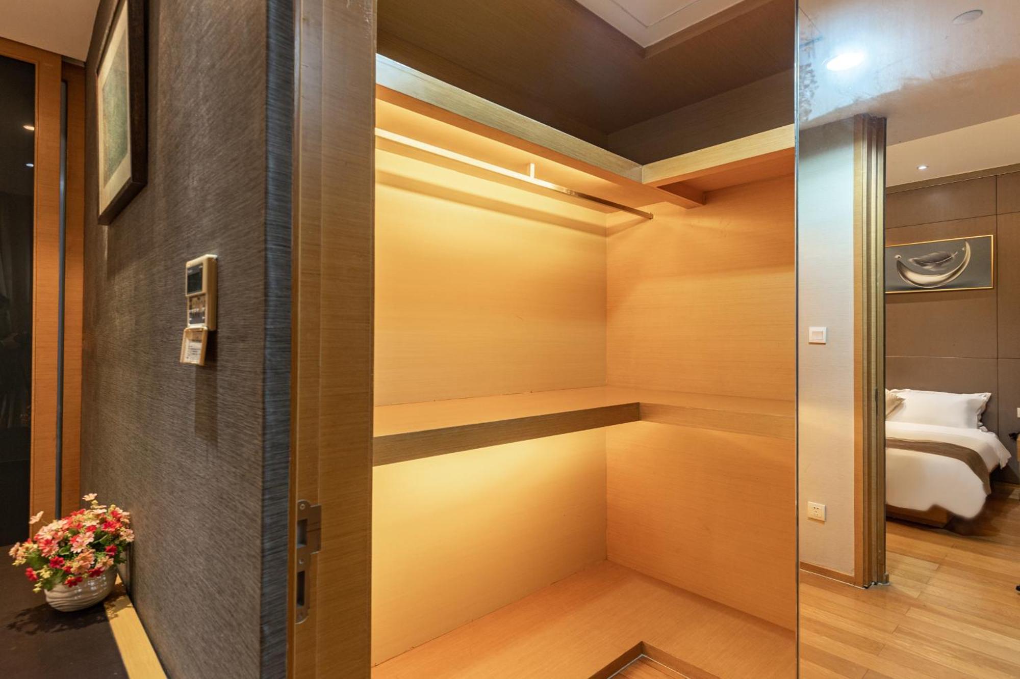 Guangzhou Xing Yi International Apartment - Poly World Branch ภายนอก รูปภาพ